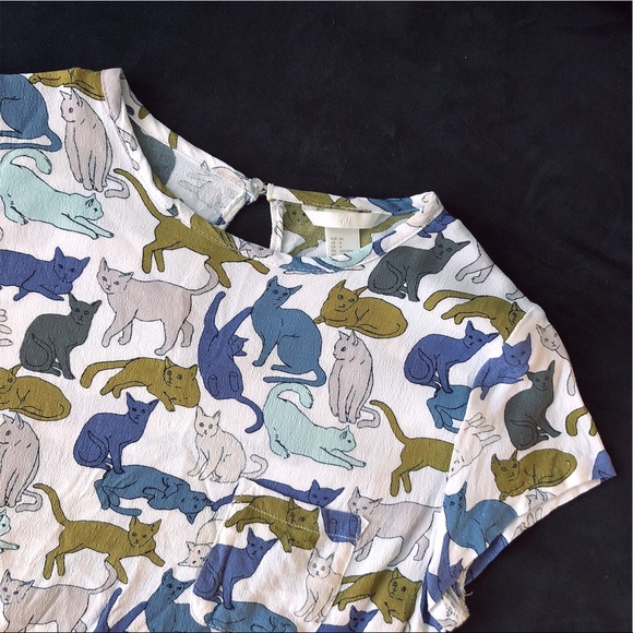 H&M Tops - 👁 Abstract Mint + Periwinkle Cat Pattern Blouse
